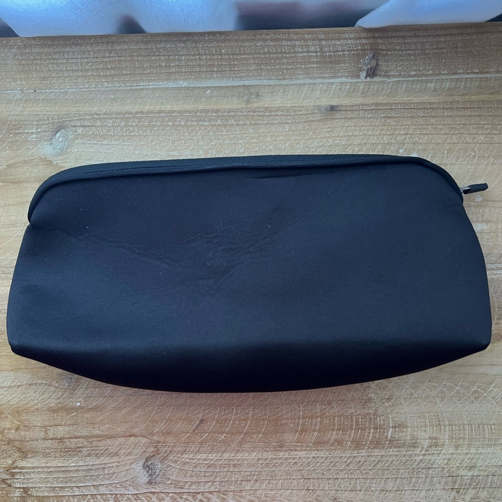 Skims Neoprene Embossed Pouch Clutch in Black New - Picture 3 of 5
